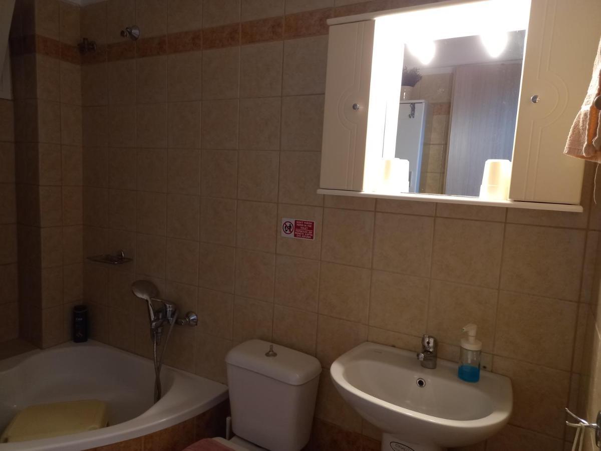 Peramos Apartments Néa Péramos Exterior foto