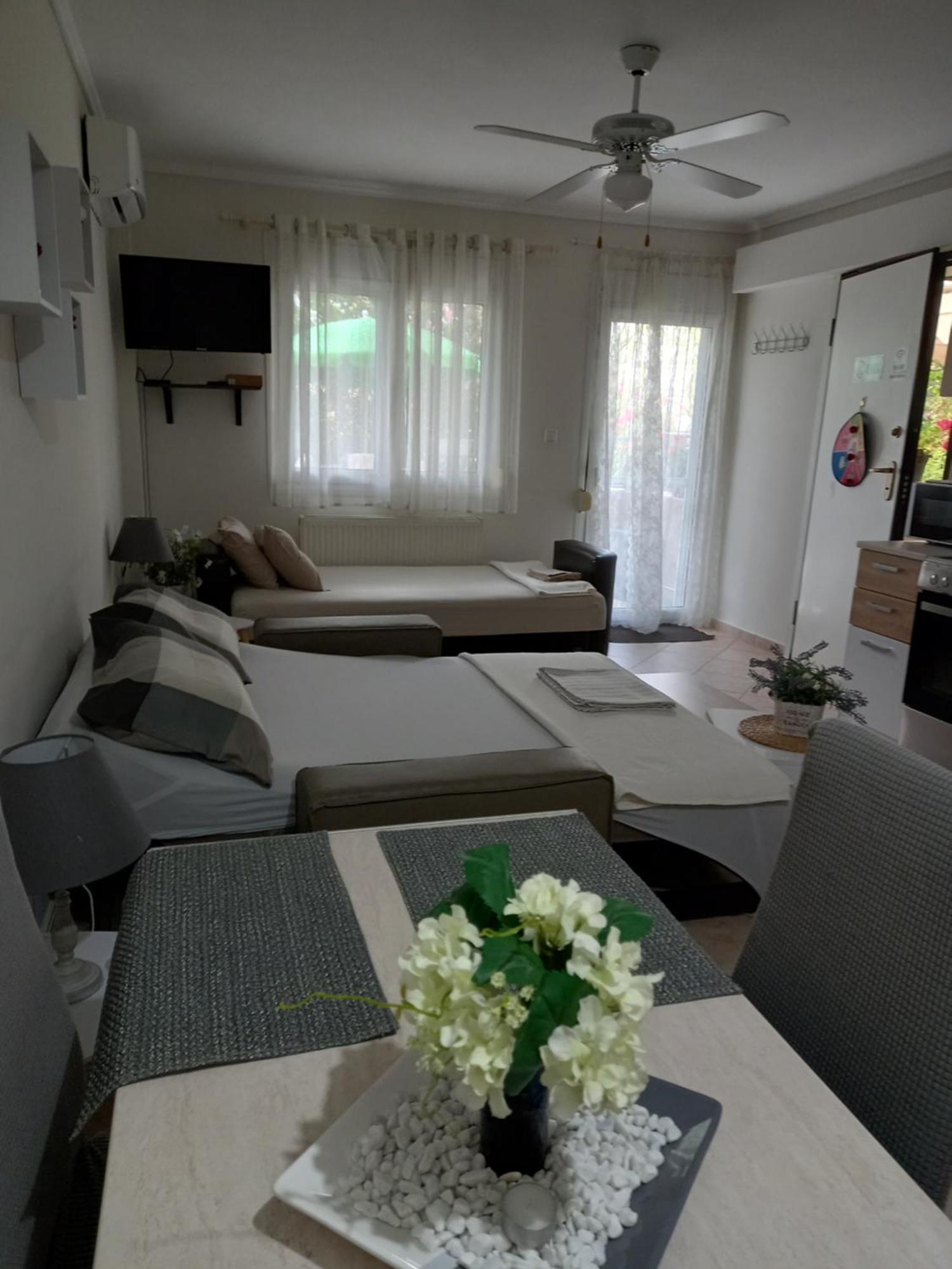 Peramos Apartments Néa Péramos Exterior foto